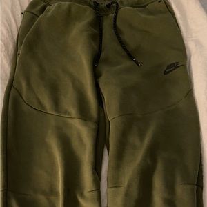 Nike Sportswear Tech Fleece. Men’s joggers. Rough Green/Black. Size S.